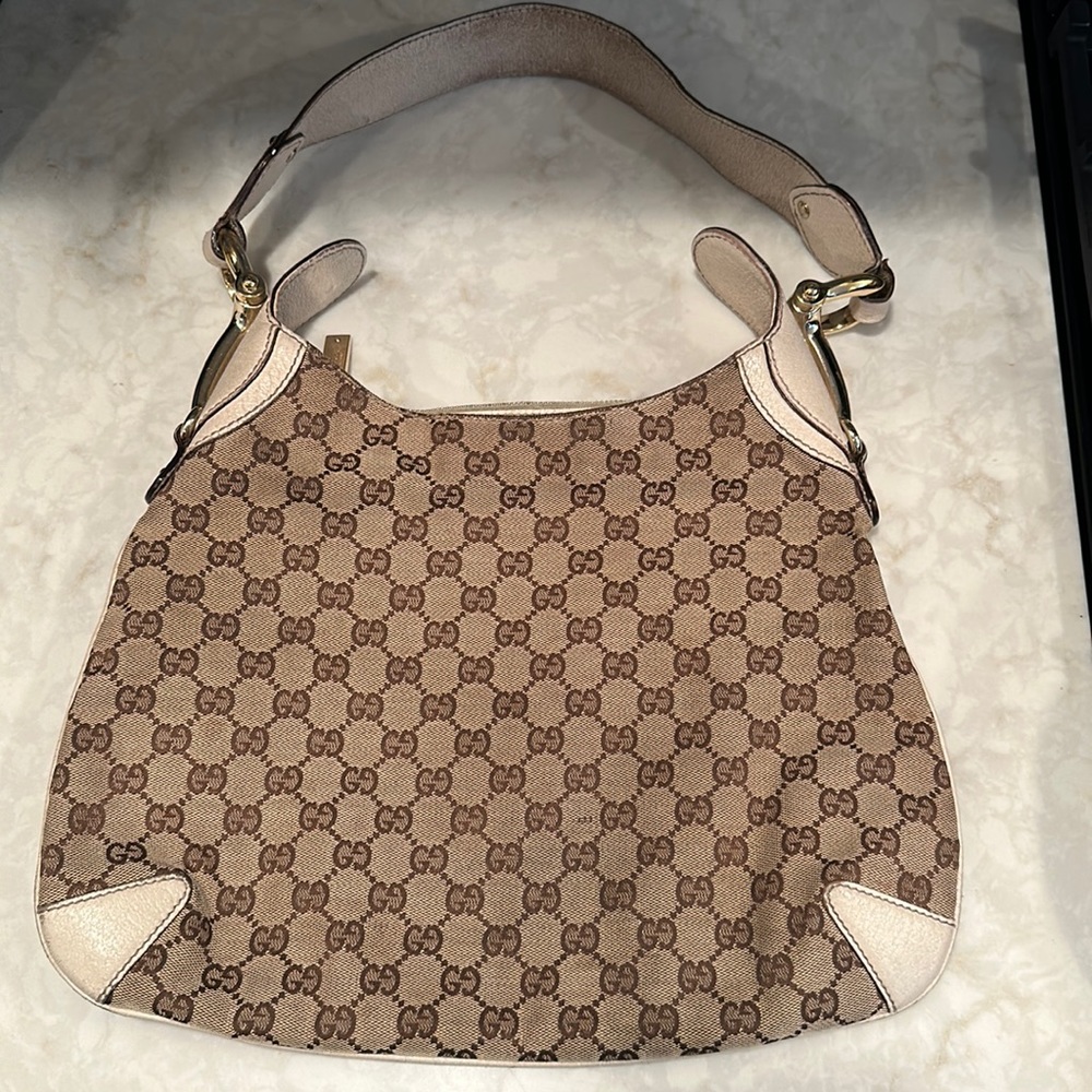 Moving: Selling older bags. Authentic Gucci bag with signature horsebit.
